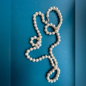 Cultured Freshwater Pearl necklace.